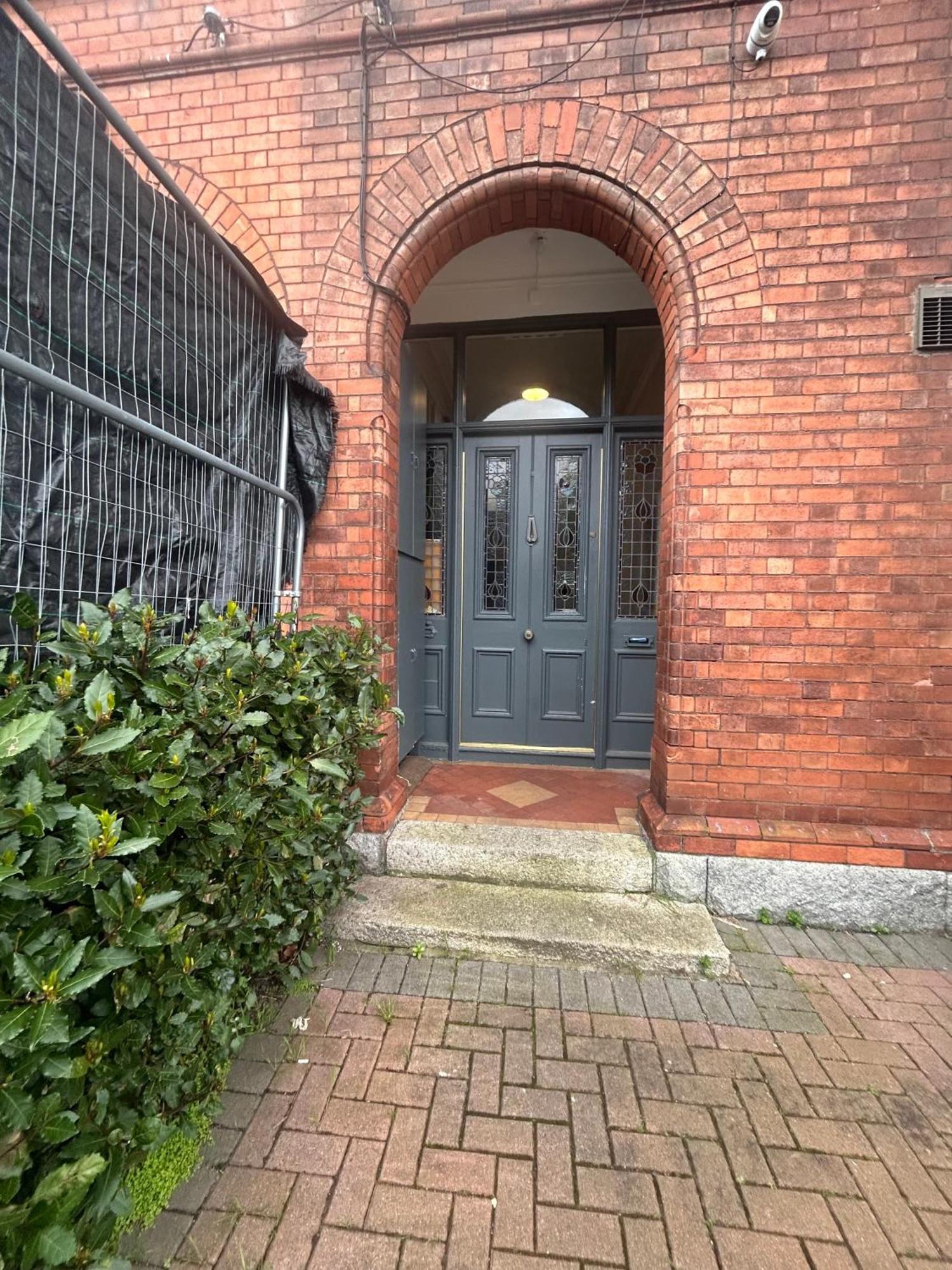 Superb Location 3 Min To Rds, Aviva, D4 2 Bed Apartment