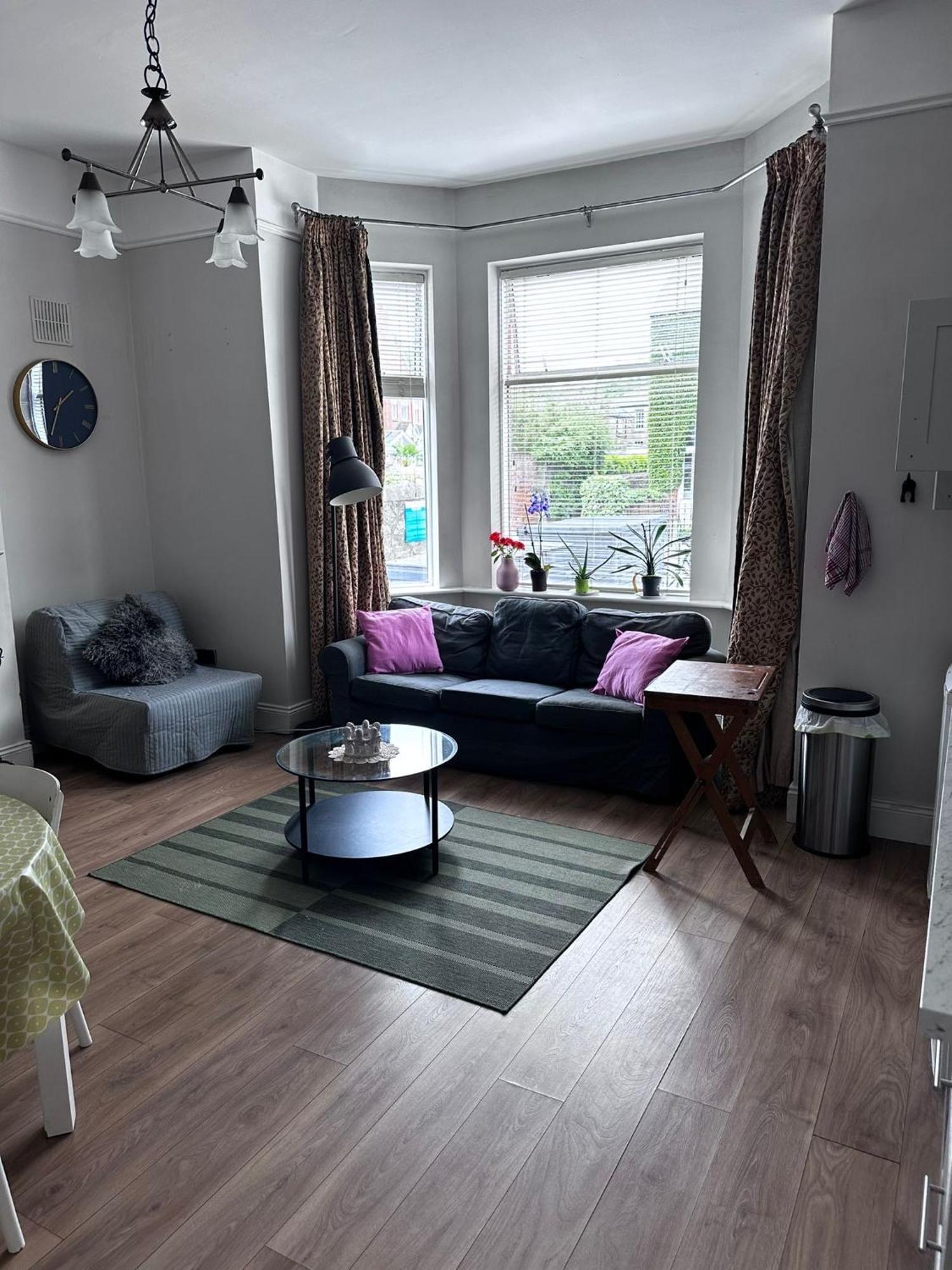 Superb Location 3 Min To Rds, Aviva, D4 2 Bed Apartment *