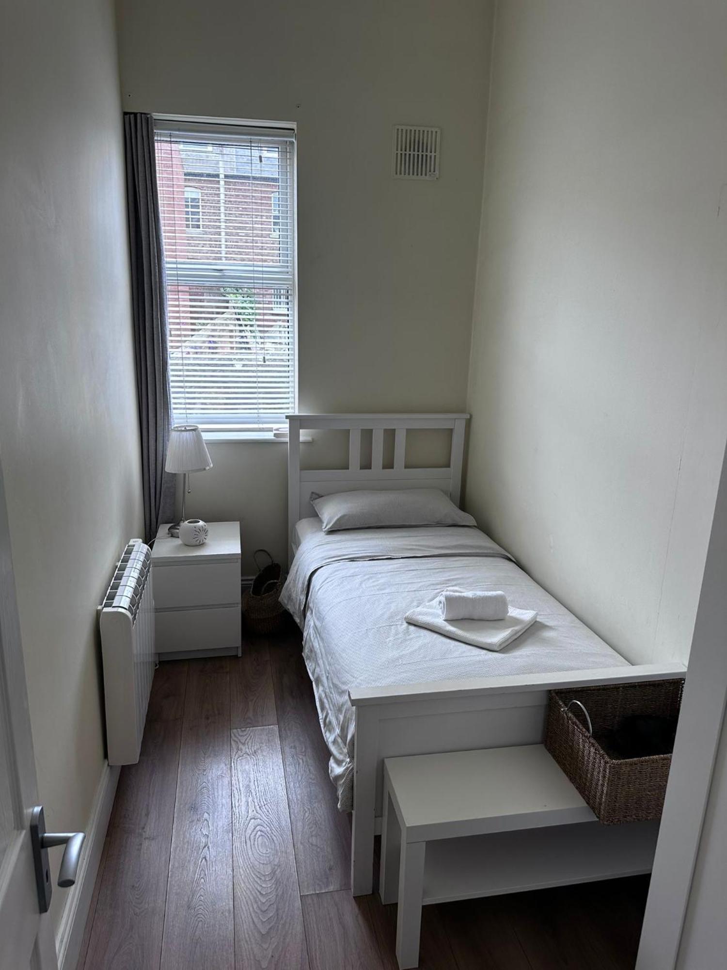 Superb Location 3 Min To Rds, Aviva, D4 2 Bed *