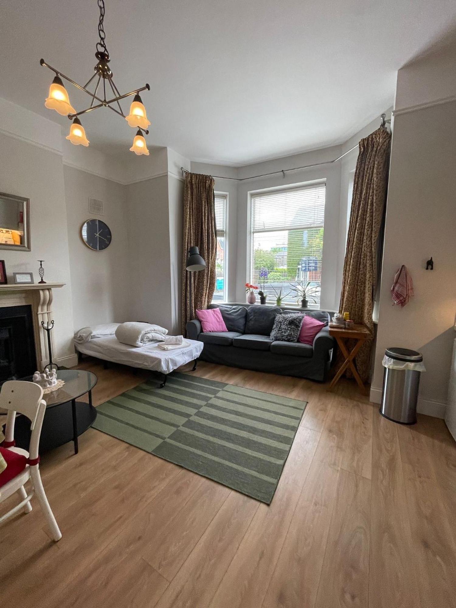 Superb Location 3 Min To Rds, Aviva, D4 2 Bed Apartment