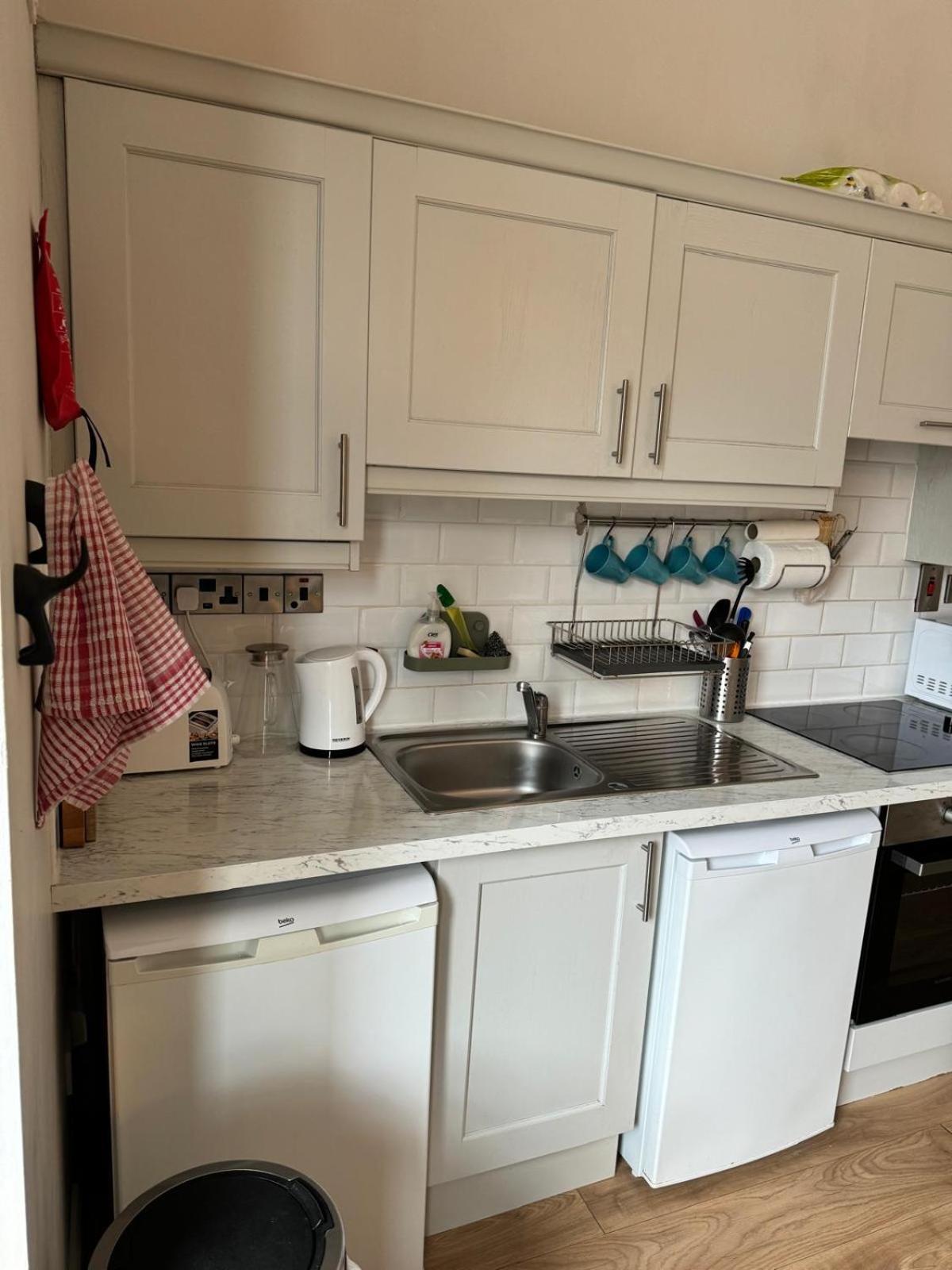 Superb Location 3 Min To Rds, Aviva, D4 2 Bed *