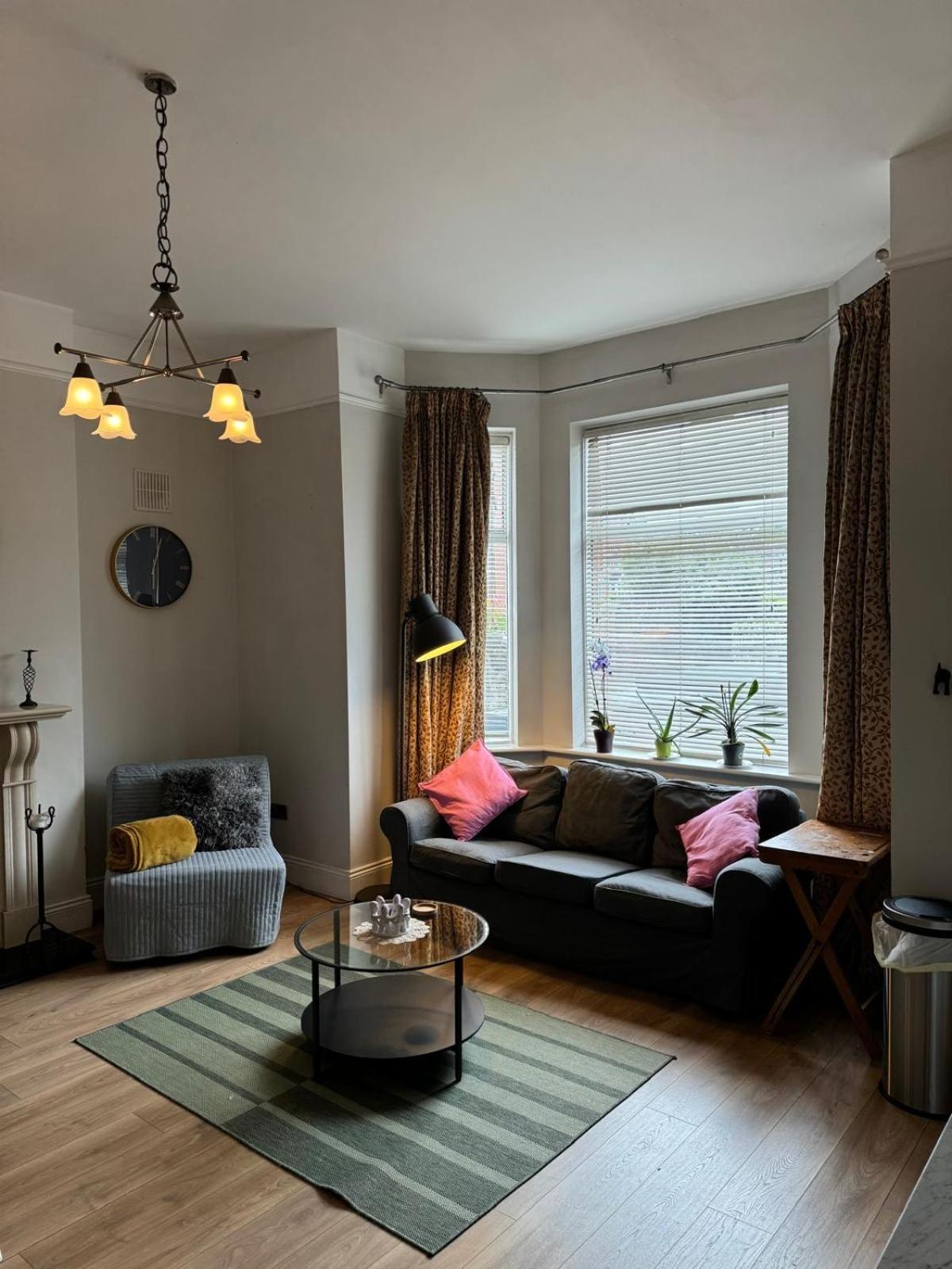 Apartment Superb Location 3 Min To Rds, Aviva, D4 2 Bed