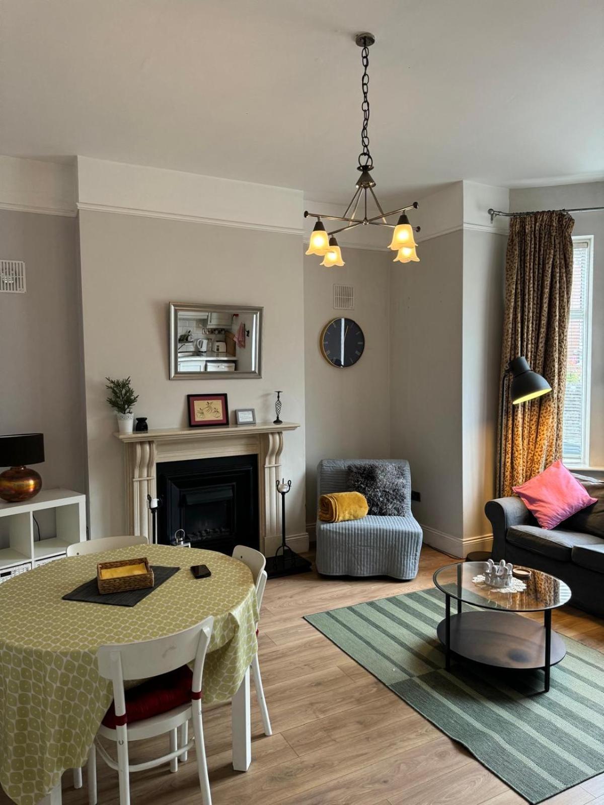 Superb Location 3 Min To Rds, Aviva, D4 2 Bed * Dublin