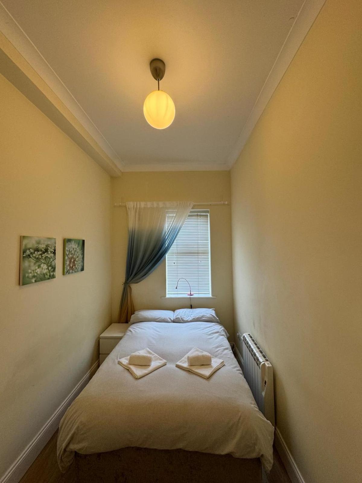 Superb Location 3 Min To Rds, Aviva, D4 2 Bed Apartment *