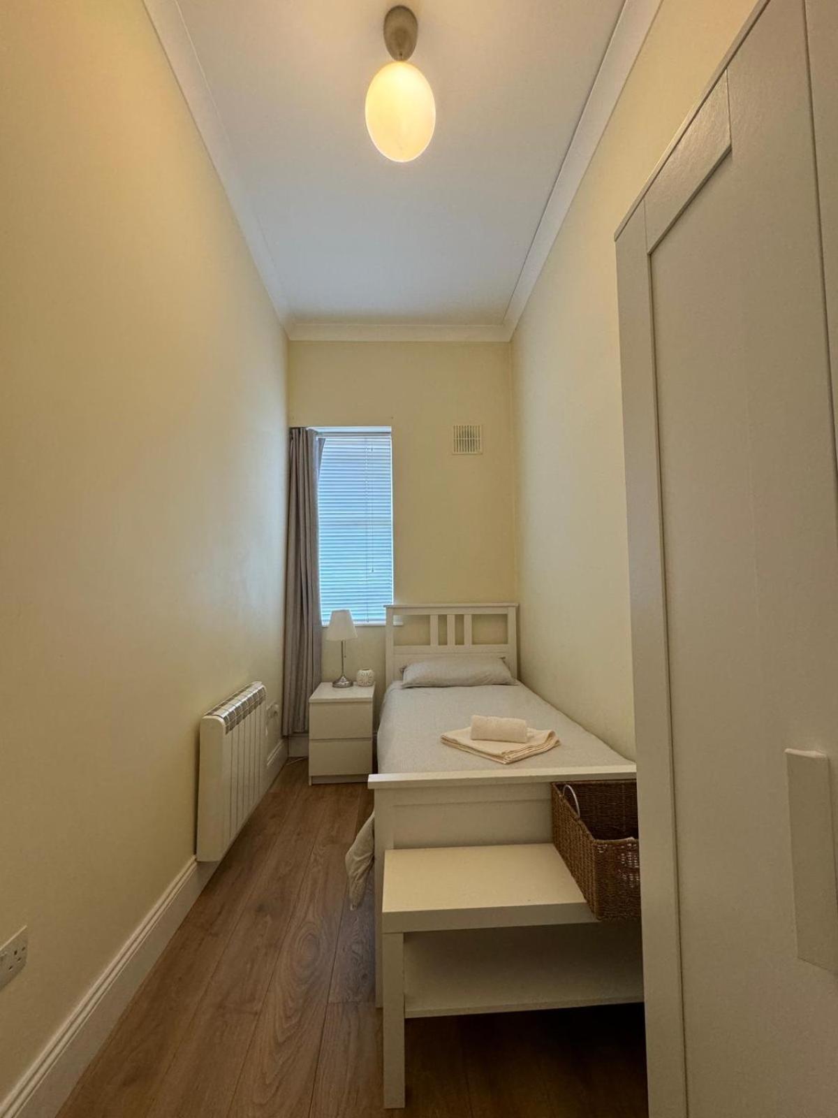 Apartment Superb Location 3 Min To Rds, Aviva, D4 2 Bed *